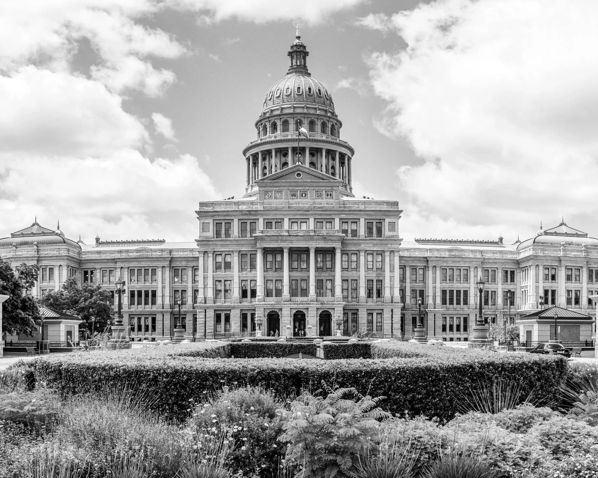 Black and white photo of the Texas Capitol in Austin.